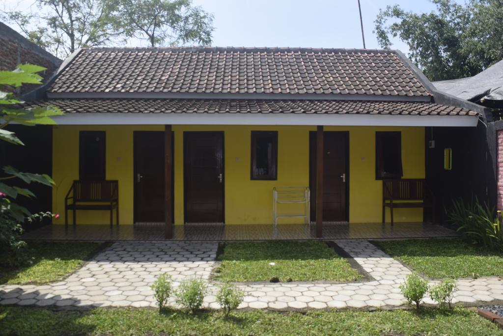 Blue Flame Inn Banyuwangi (East Java) Ngoại thất bức ảnh